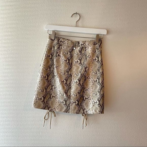Runaway - Snakeskin Mini Skirt Sand - Picture 4 of 5